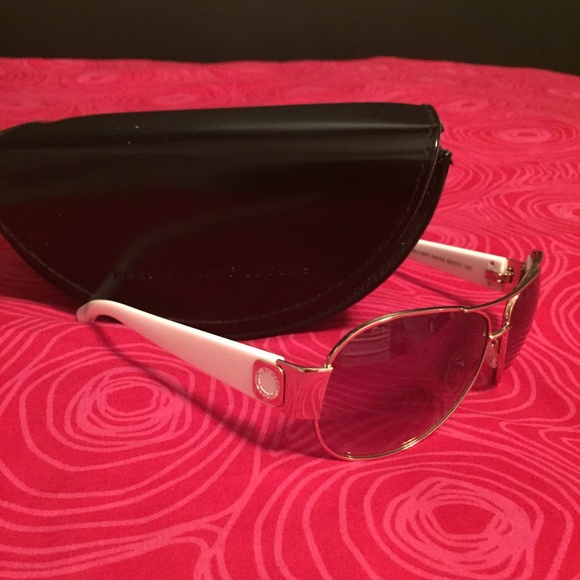 BRAND NEW Marc Jacobs sunglasses with case - Picture 2 of 3